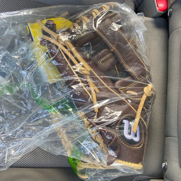 Wilson Showtime Slowpitch 13” LHT Glove - Picture 5 of 5